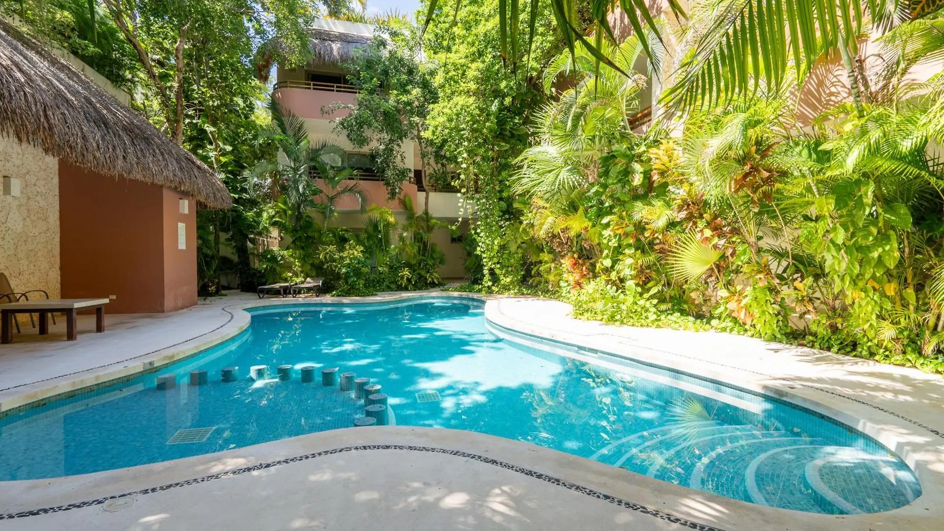 Luzera - Condo With Ample Private Roof & Jacuzzi & Bbq 图卢姆