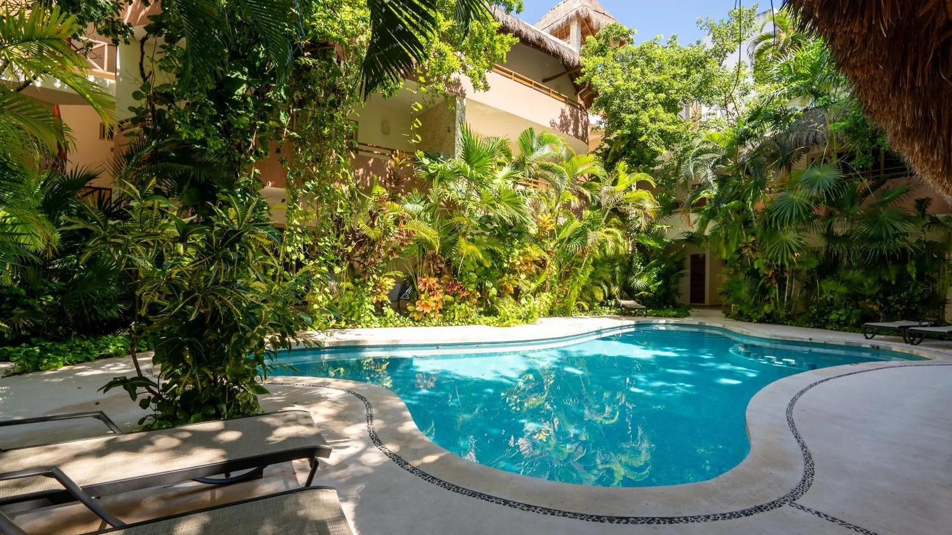 Luzera - Condo With Ample Private Roof & Jacuzzi & Bbq トゥルム